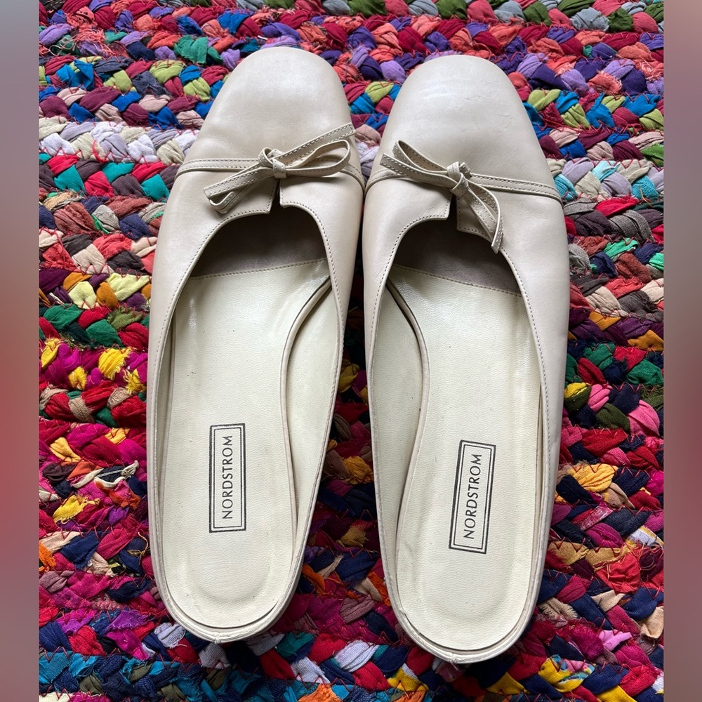 SIMPLE NEUTRAL NORDSTROM CREAM SLIDE SHOES